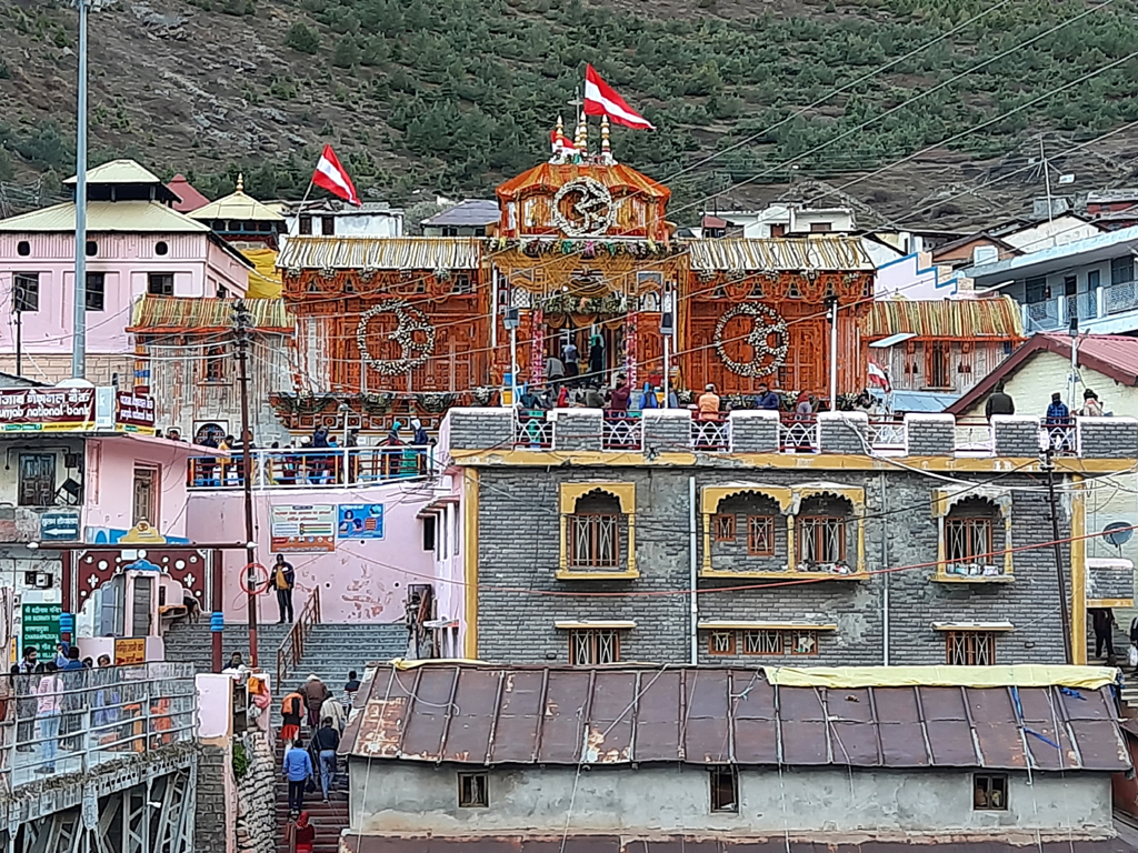 नीम करोली बाबा ने बद्रीनाथ धाम की यात्रा करवायी