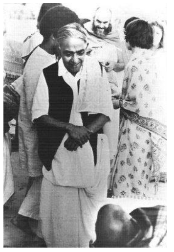 First darshan of Neem Karoli Baba and Dada Mukherjee: Hindi